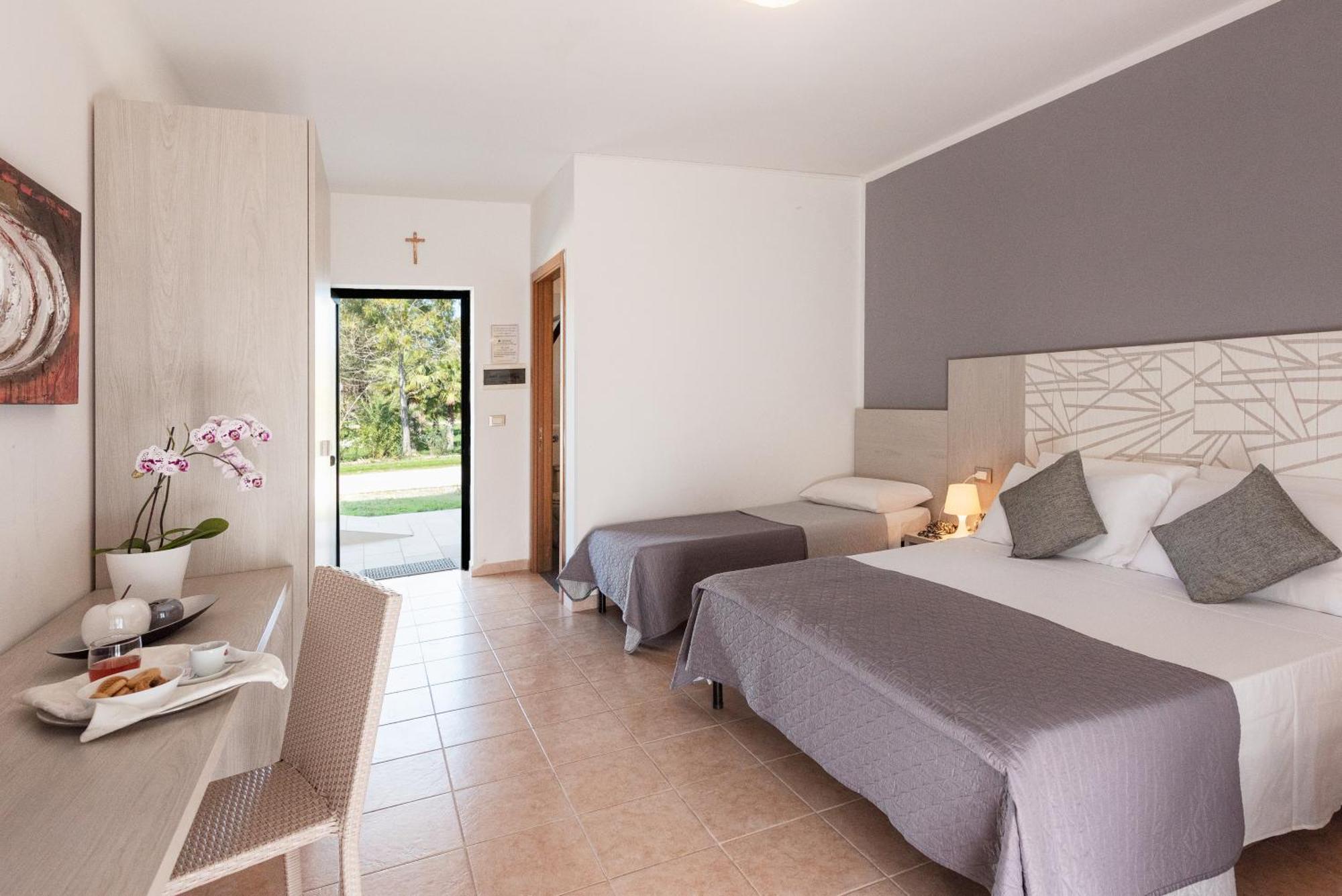 Hotel Le Muse Carpignano Salentino Exteriör bild